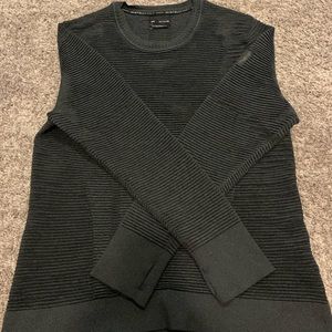 Gray Under armour long sleeve size XXL (fits like a L/XL)